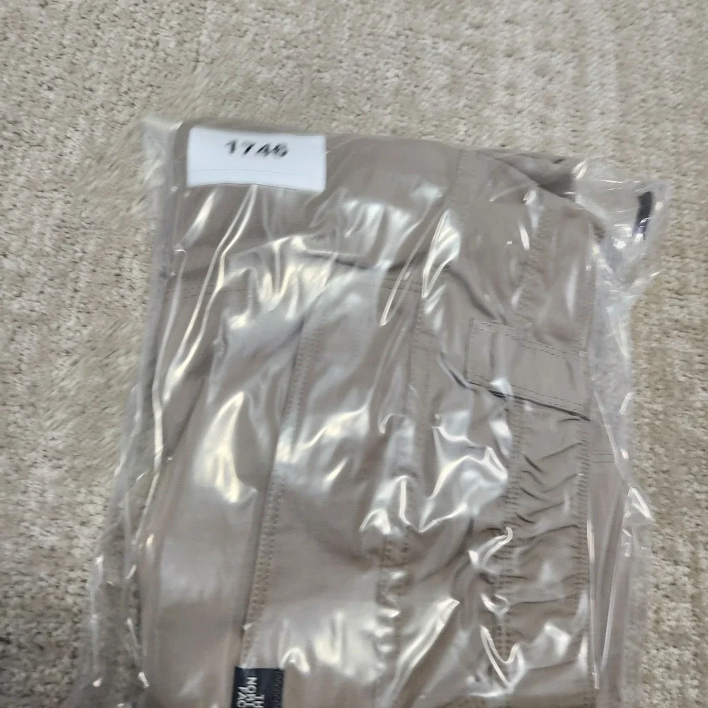 North Face Cargo Shorts Men XL‎ Elastic Waist Performance Nylon Hiking Beige